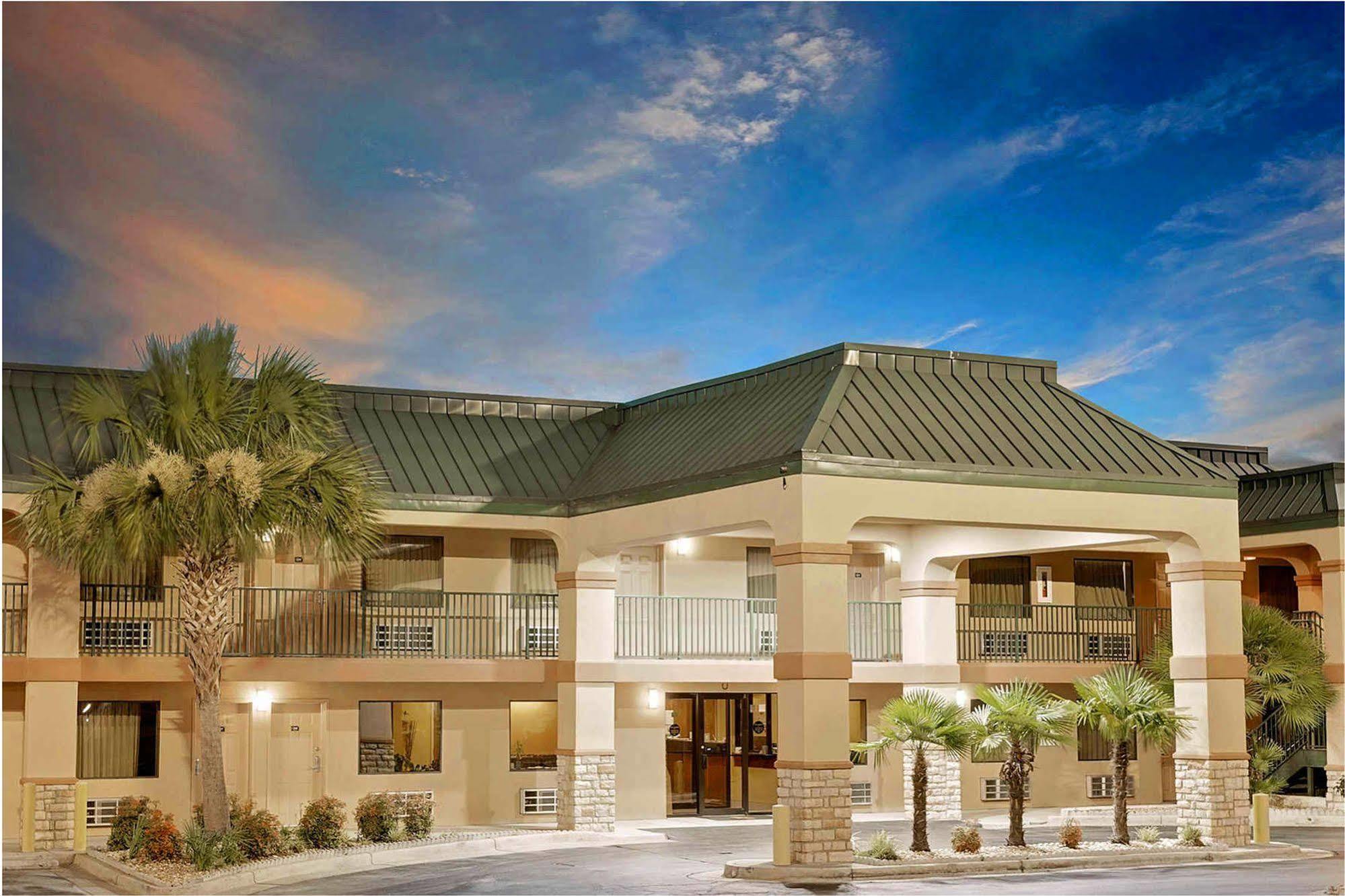 Hotel Super 8 By Wyndham Byron/South Macon Exterior foto